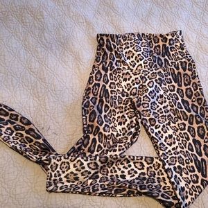 Onzie leopard leggings full length